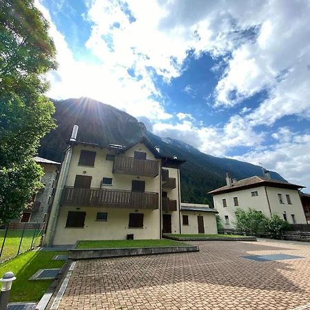 Bianchina - Bilocale Con Giardino Privato Apartment Valdisotto Luaran gambar